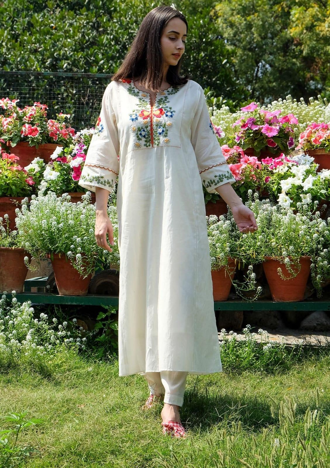 Garden Grace Embroidered Cotton GOWN
