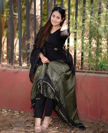 Black Linen Jamdani Banasri GOWN