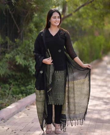 Black Linen Jamdani Banasri GOWN