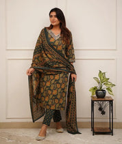 Royal Mehfil Suit Set
