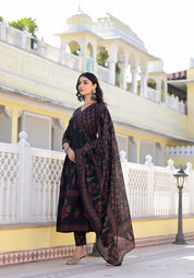 Tejasvi Noir Suit Set