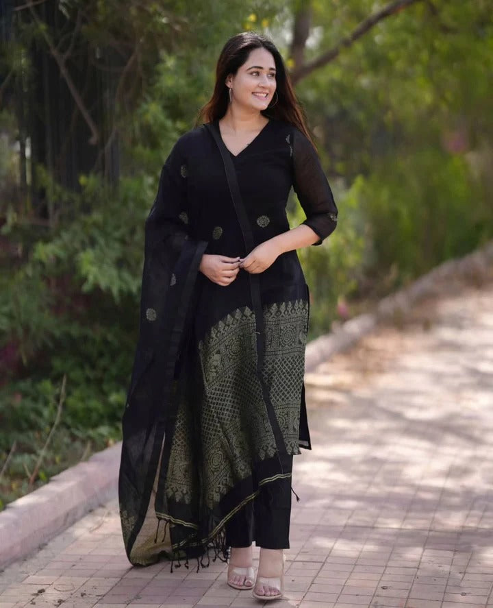 Black Linen Jamdani Banasri GOWN