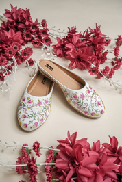 Cream Floral Embroidered Women Juttis