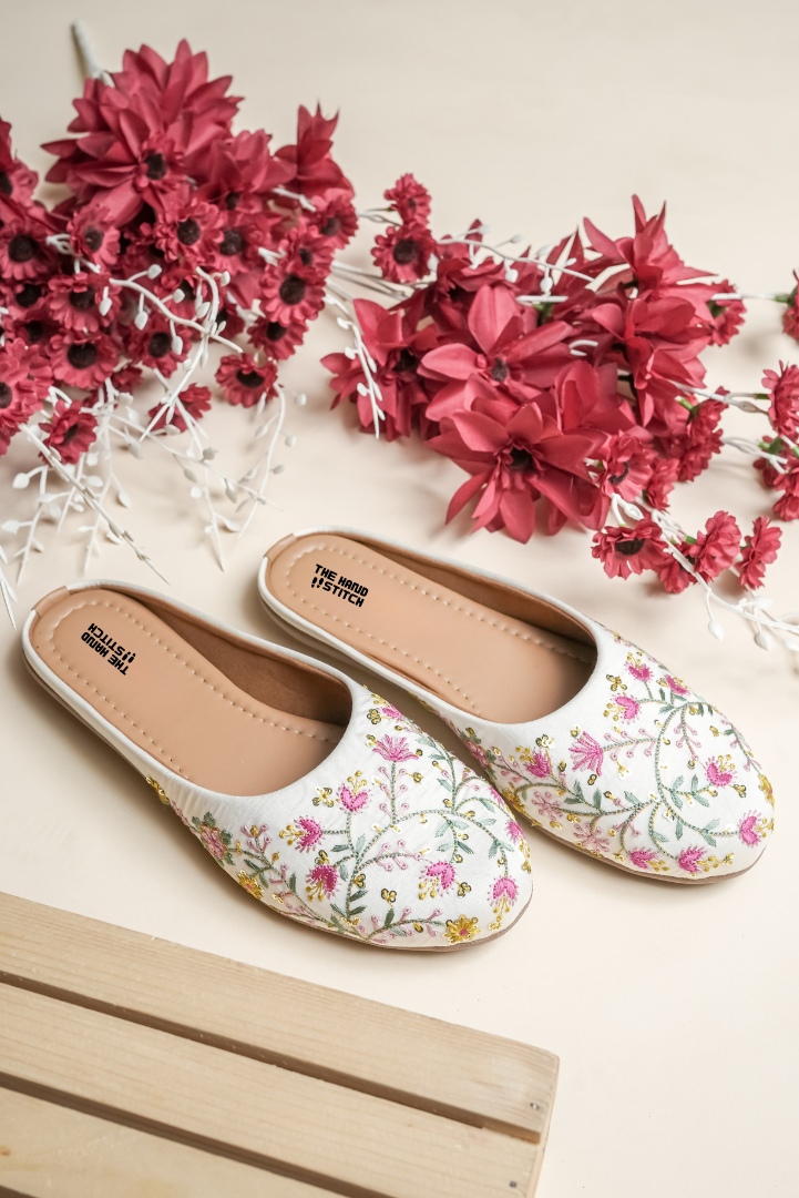 Cream Floral Embroidered Women Juttis