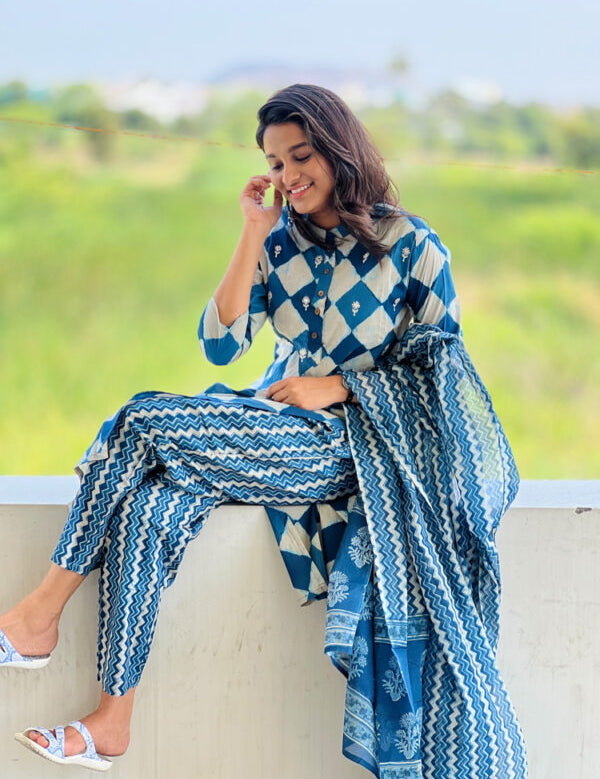 the-hand-stitch-designer-kurta-set-gown-lattest-kurtis_1207.jpg