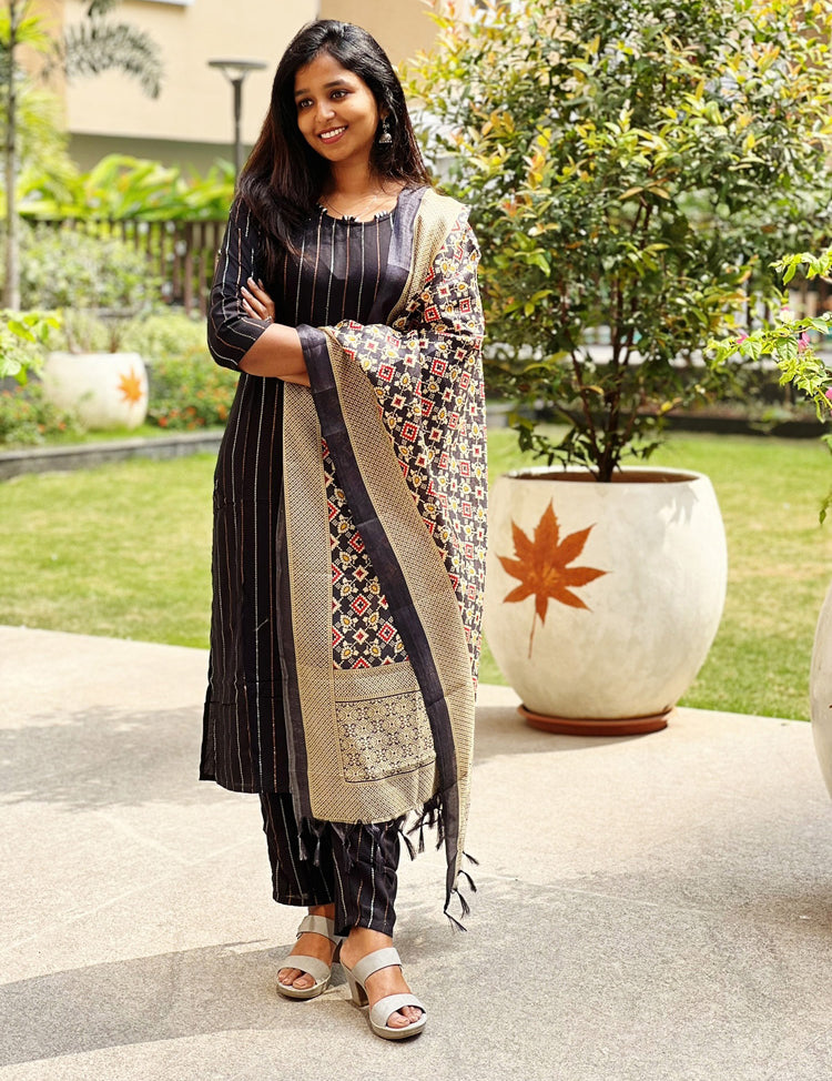 the-hand-stitch-designer-kurta-set-gown-lattest-kurtis_1208.jpg