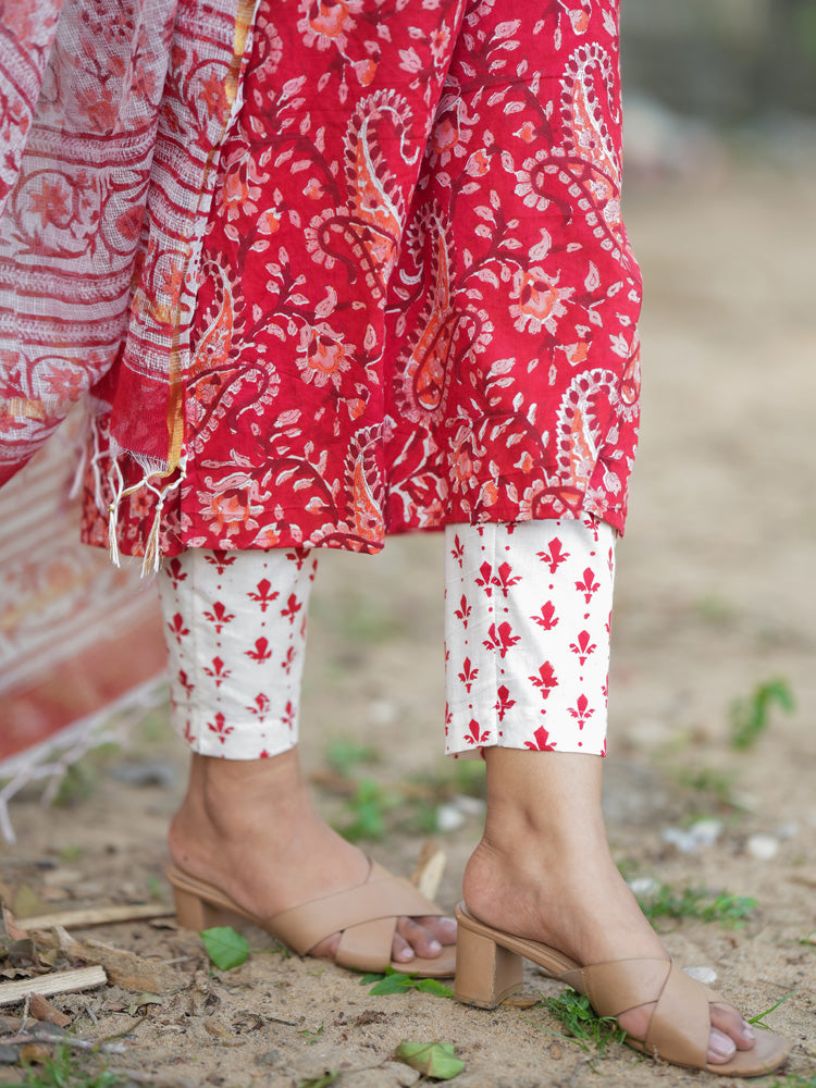Red Paisley Printed Kurta Pant Dupatta Set for Women Elegant Ethnic Cotton Suit