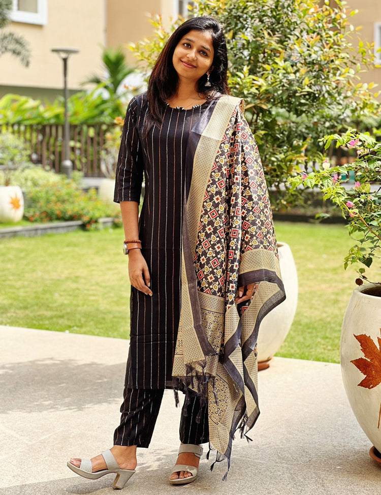 the-hand-stitch-designer-kurta-set-gown-lattest-kurtis_1223.jpg