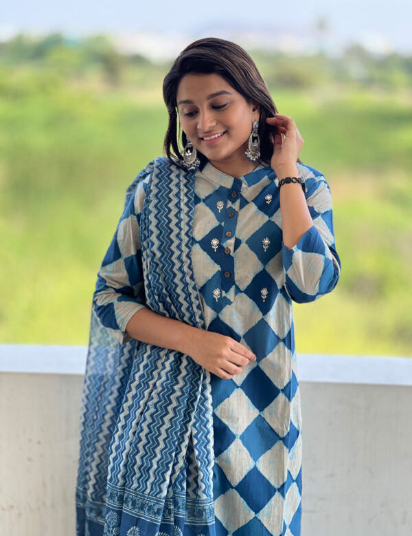 the-hand-stitch-designer-kurta-set-gown-lattest-kurtis_1249.jpg