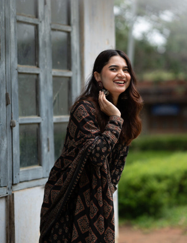 the-hand-stitch-designer-kurta-set-gown-lattest-kurtis_1267.jpg