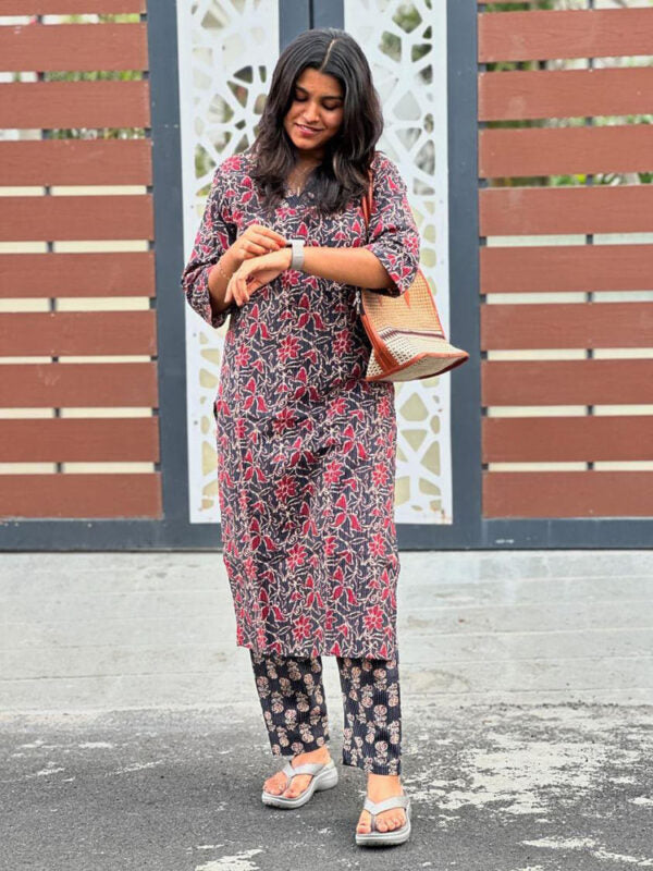 Black & Red Floral Printed Kurta Pant Set for Women Stylish Everyday Ethnic Wear