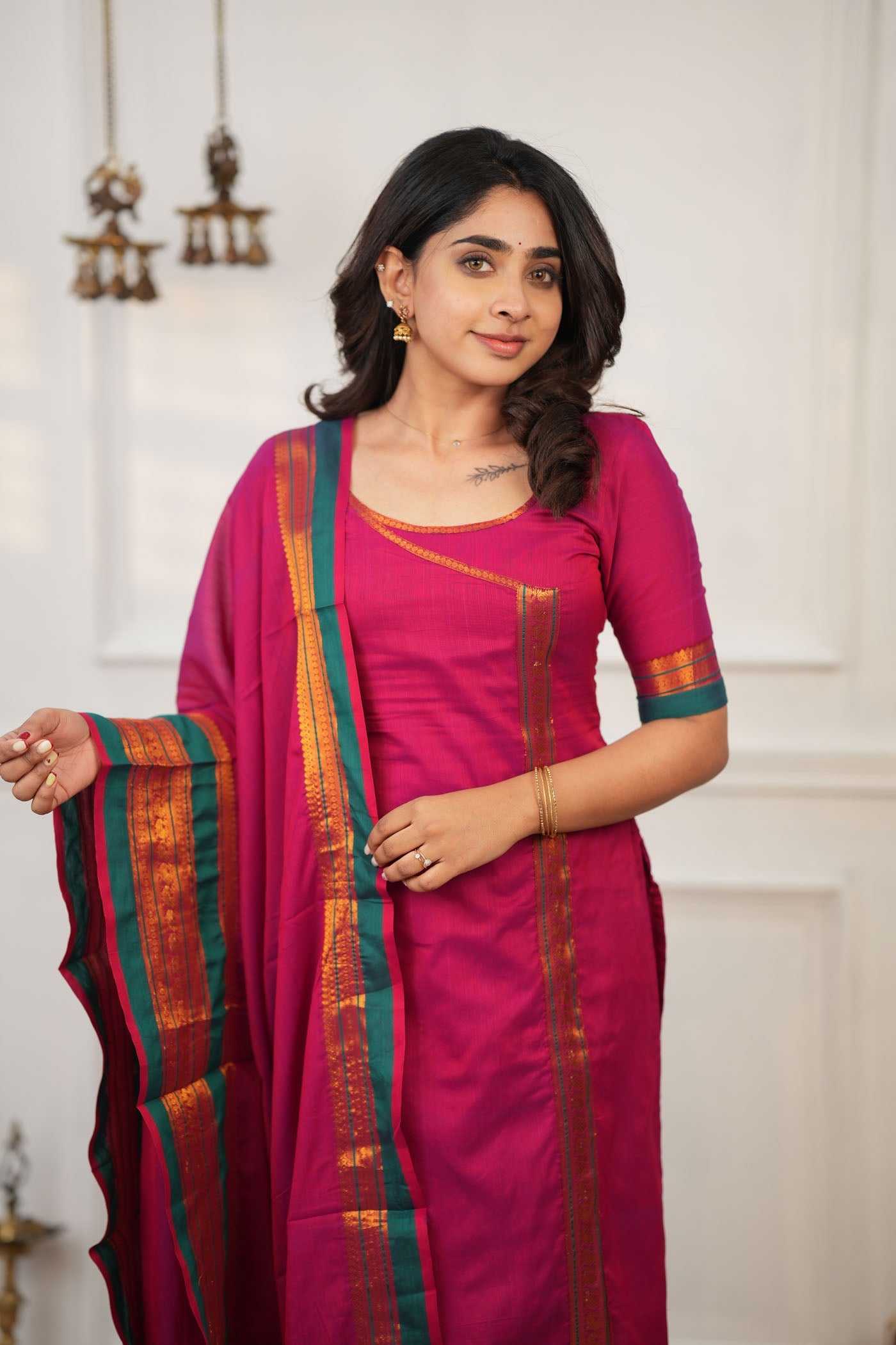 Women Floral Pink Hand Work Kurta Set In Low Rate