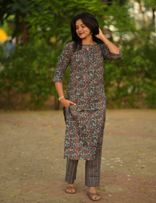 the-hand-stitch-designer-kurta-set-gown-lattest-kurtis_182.jpg