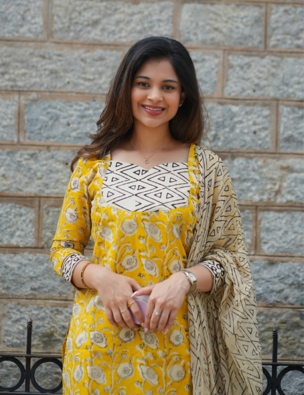 the-hand-stitch-designer-kurta-set-gown-lattest-kurtis_20.png