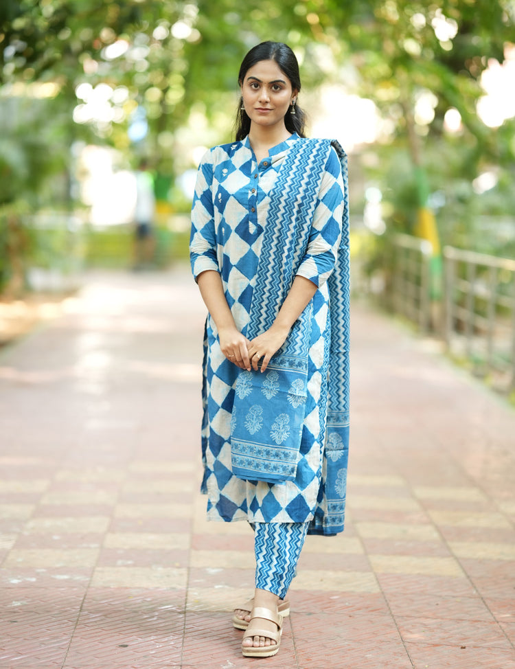 the-hand-stitch-designer-kurta-set-gown-lattest-kurtis_2459.jpg