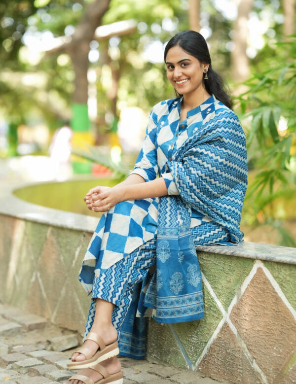 the-hand-stitch-designer-kurta-set-gown-lattest-kurtis_2460.jpg