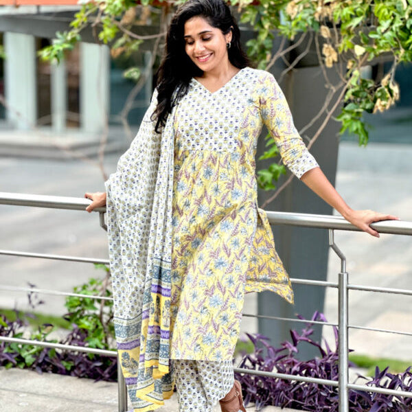 the-hand-stitch-designer-kurta-set-gown-lattest-kurtis_2468.jpg