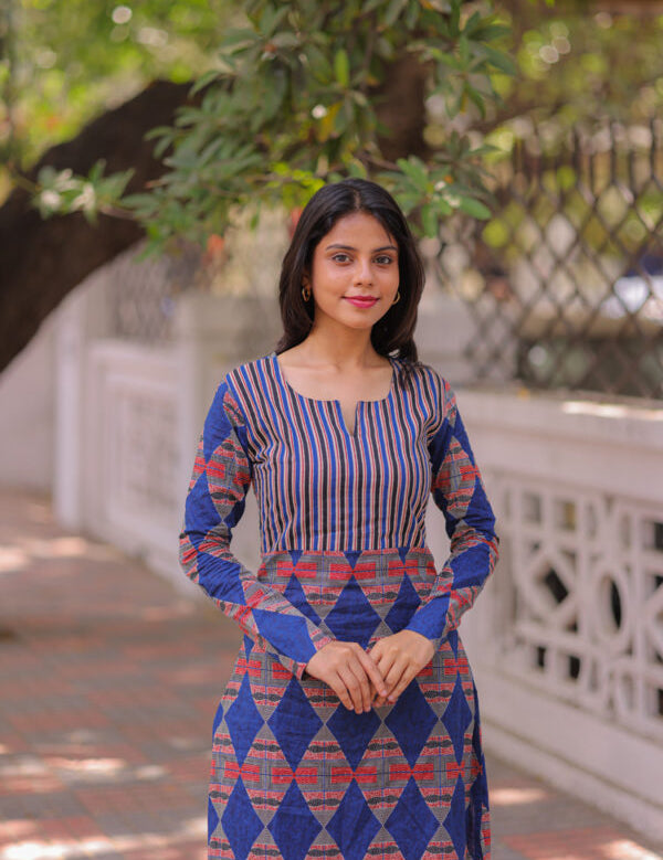 the-hand-stitch-designer-kurta-set-gown-lattest-kurtis_2954.jpg