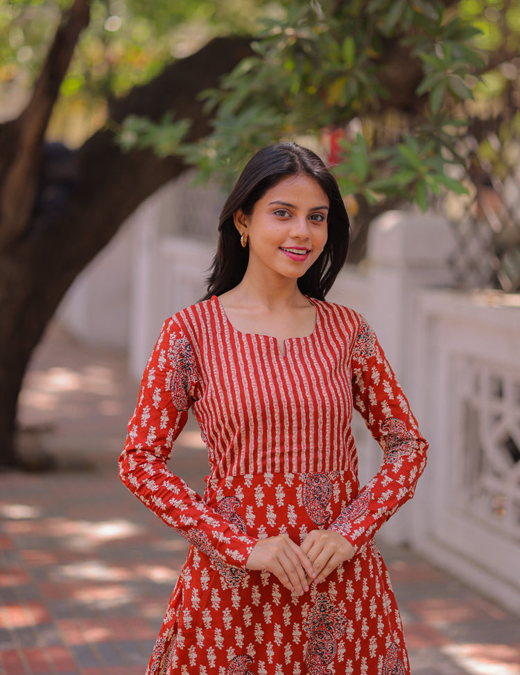 the-hand-stitch-designer-kurta-set-gown-lattest-kurtis_2963.jpg
