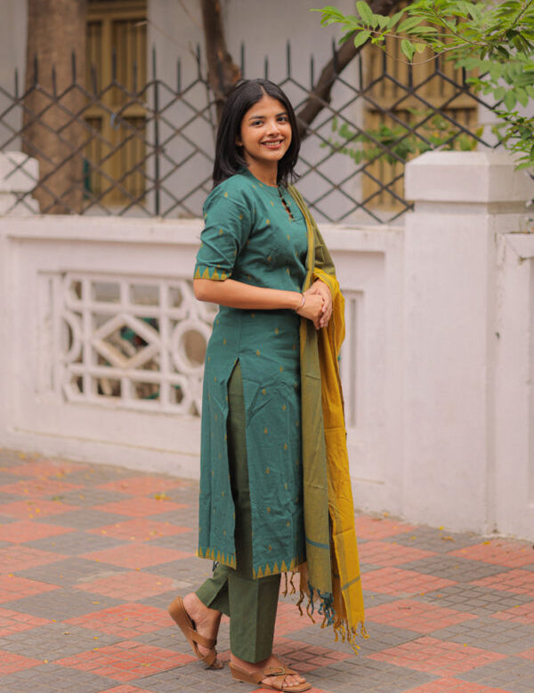 the-hand-stitch-designer-kurta-set-gown-lattest-kurtis_2996.jpg