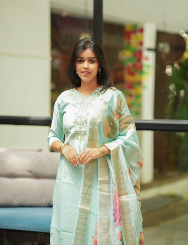 the-hand-stitch-designer-kurta-set-gown-lattest-kurtis_3008.jpg