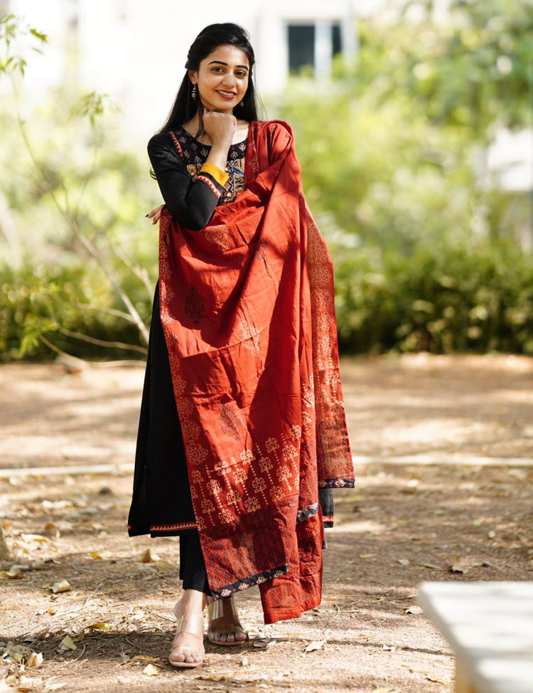 the-hand-stitch-designer-kurta-set-gown-lattest-kurtis_3015.jpg