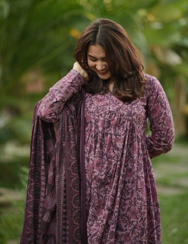the-hand-stitch-designer-kurta-set-gown-lattest-kurtis_3025.jpg