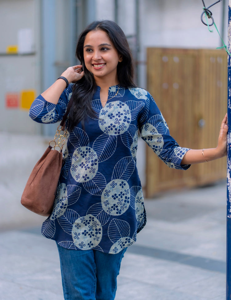 the-hand-stitch-designer-kurta-set-gown-lattest-kurtis_444.jpg