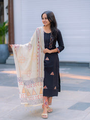 Classic Black Printed Kurta Set for Women Elegant Ethnic Fashion