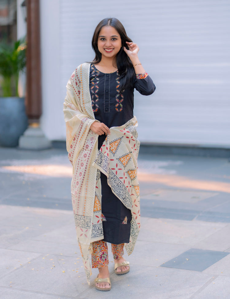 the-hand-stitch-designer-kurta-set-gown-lattest-kurtis_483.jpg