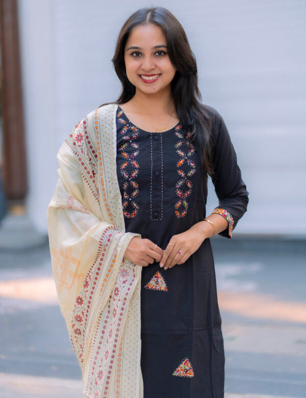 the-hand-stitch-designer-kurta-set-gown-lattest-kurtis_486.jpg
