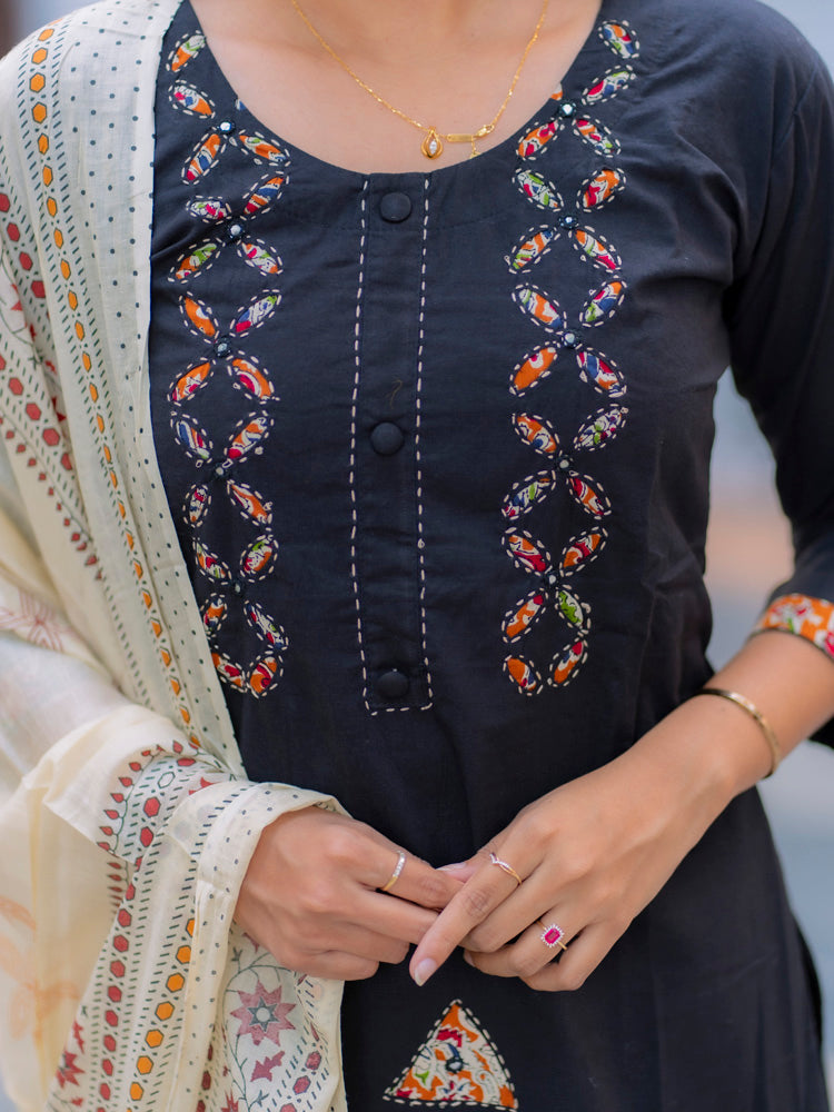 Classic Black Printed Kurta Set for Women Elegant Ethnic Fashion