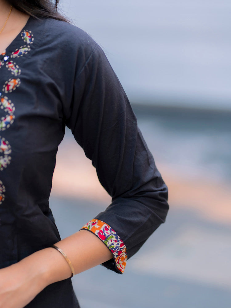 Classic Black Printed Kurta Set for Women Elegant Ethnic Fashion