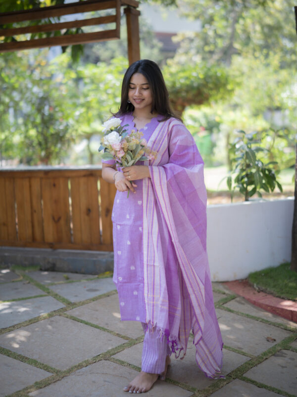 Lavender Handwoven Kurta Set with Striped Dupatta for Women Elegant Ethnic Wear