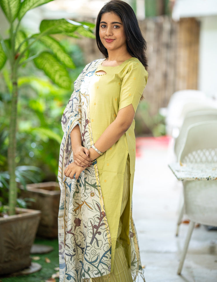 the-hand-stitch-designer-kurta-set-gown-lattest-kurtis_601.jpg