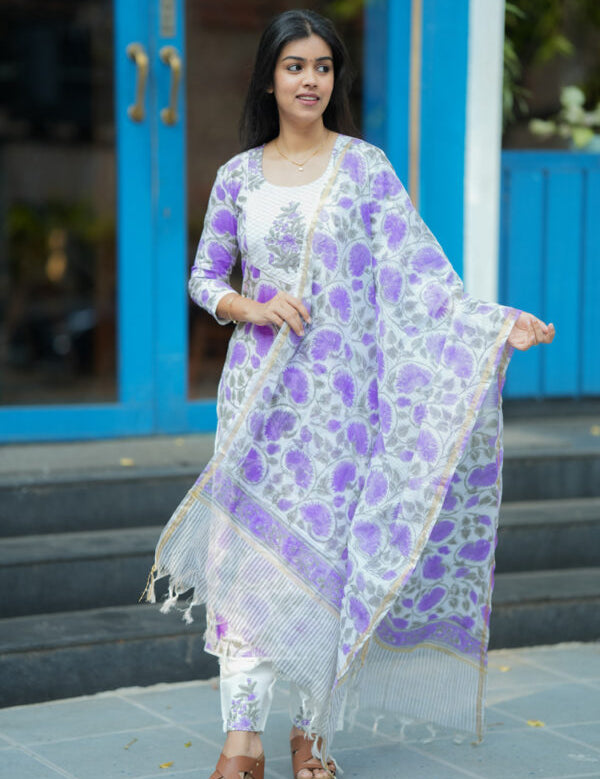 the-hand-stitch-designer-kurta-set-gown-lattest-kurtis_623.jpg