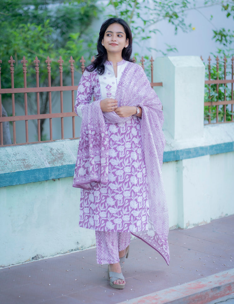 the-hand-stitch-designer-kurta-set-gown-lattest-kurtis_723.jpg