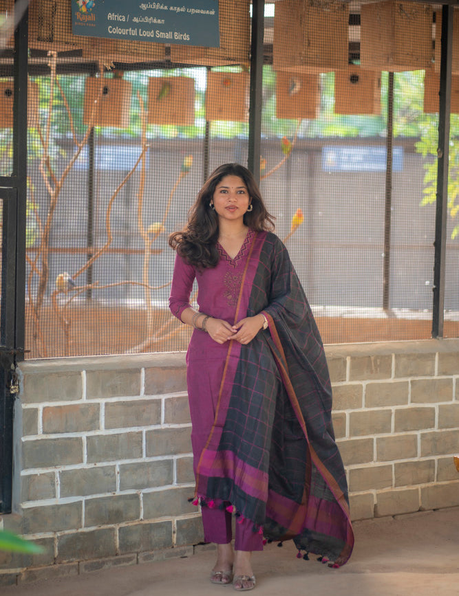 the-hand-stitch-designer-kurta-set-gown-lattest-kurtis_766.jpg