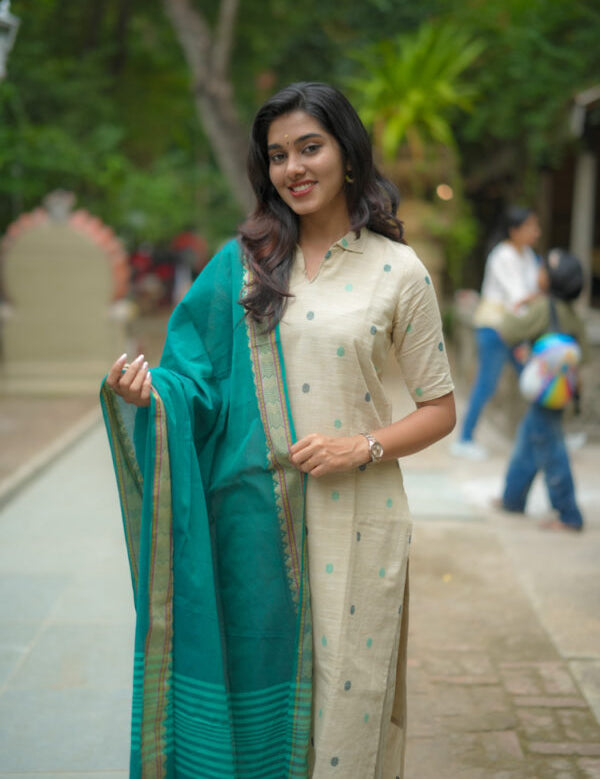 the-hand-stitch-designer-kurta-set-gown-lattest-kurtis_798.jpg
