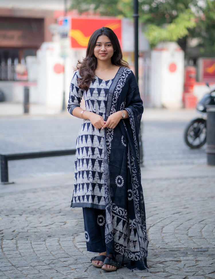 the-hand-stitch-designer-kurta-set-gown-lattest-kurtis_864.jpg