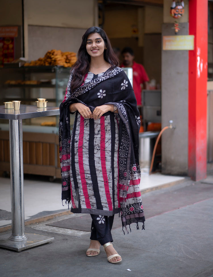 the-hand-stitch-designer-kurta-set-gown-lattest-kurtis_884.jpg