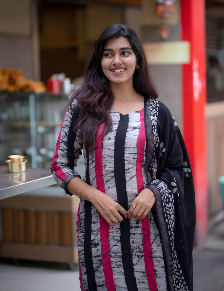 the-hand-stitch-designer-kurta-set-gown-lattest-kurtis_892.jpg