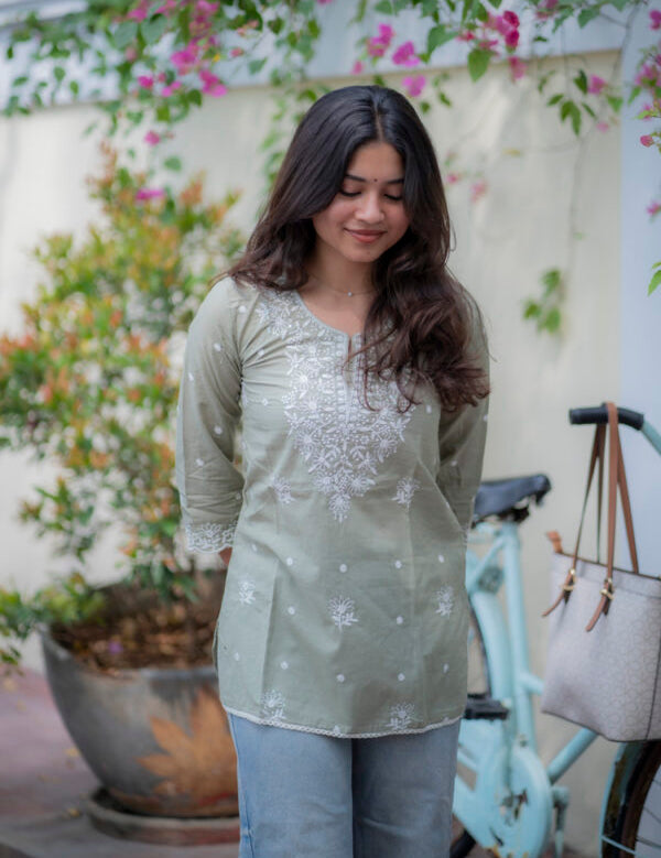the-hand-stitch-designer-kurta-set-gown-lattest-kurtis_903.jpg