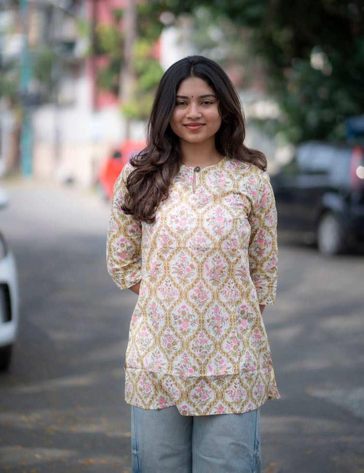the-hand-stitch-designer-kurta-set-gown-lattest-kurtis_913.jpg