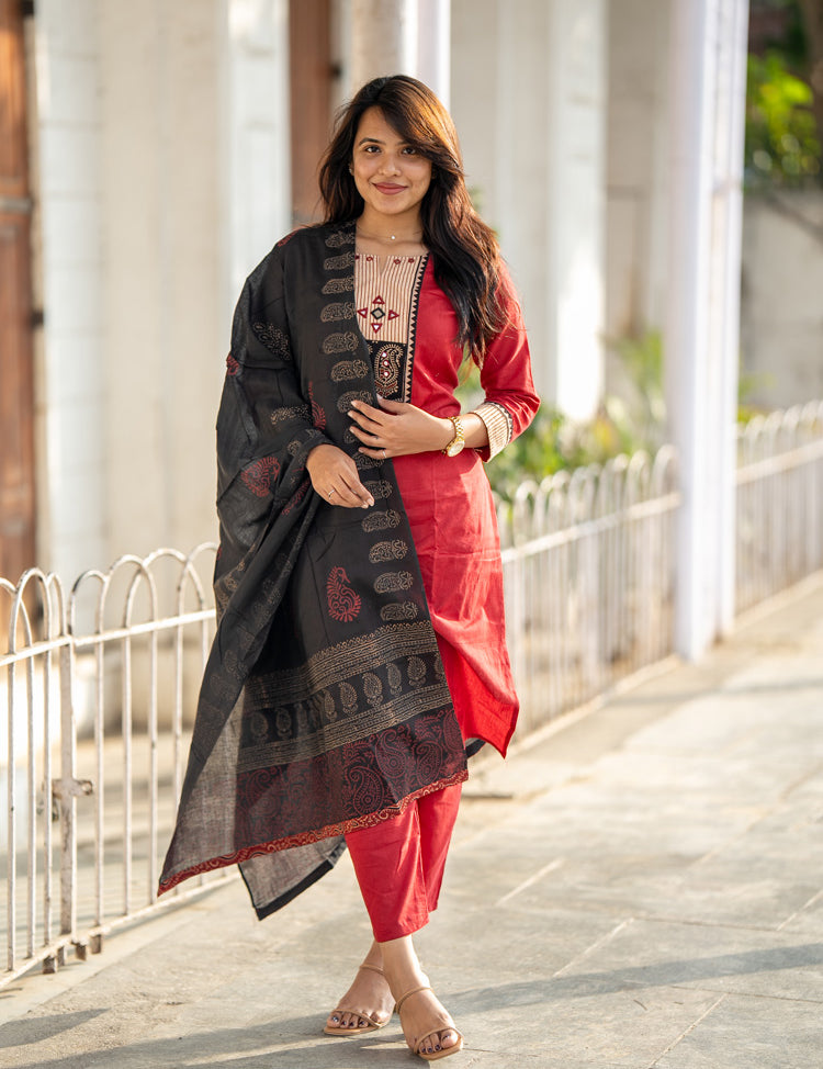the-hand-stitch-designer-kurta-set-gown-lattest-kurtis_923.jpg